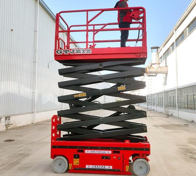 盐田自行走移动式升降机